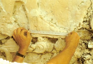 Palenque figure's foot measures half of arm's 49.5 cm. Royal Babylonian Cubit